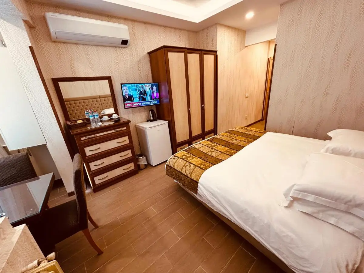 Lily Rooms