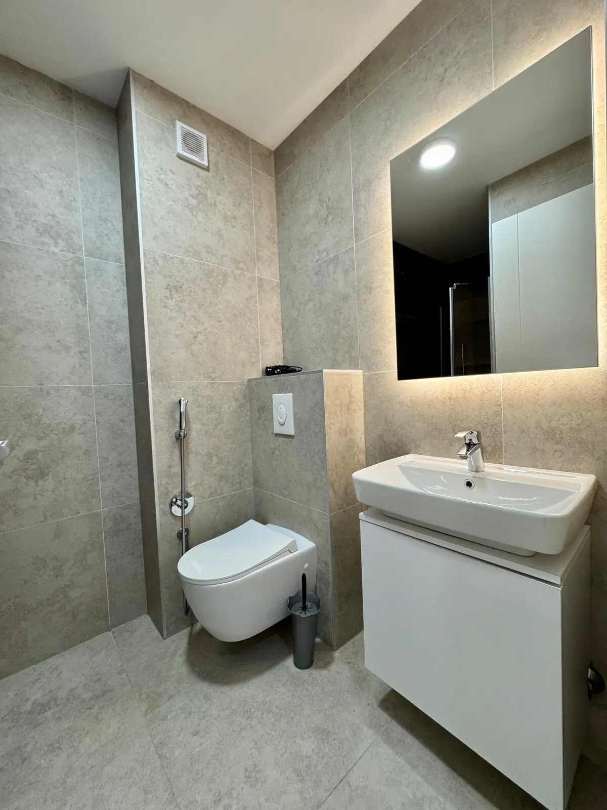 Lux Waves 2bdr apartment w/private parking