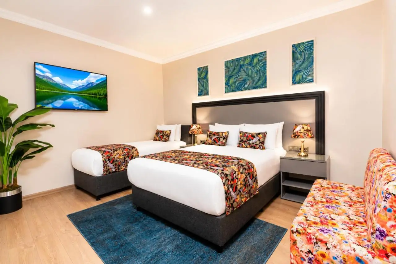 Bond Hotel