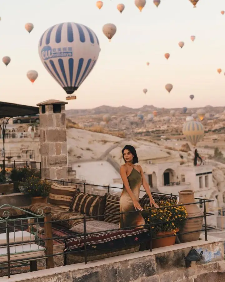 Seki Cave Hotel, Wake Up to Hot Air Balloons