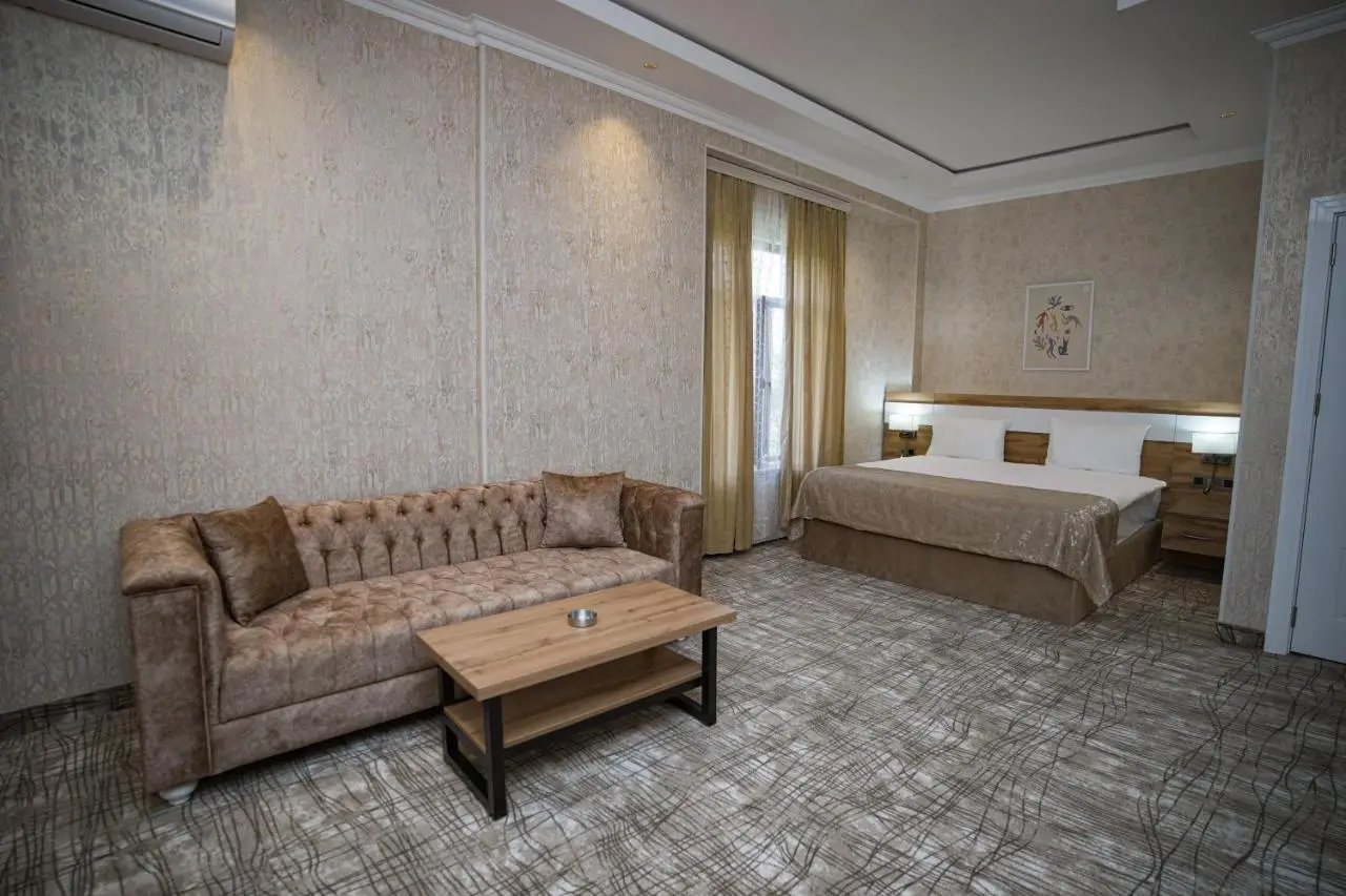 LakeSide Hotel & Spa