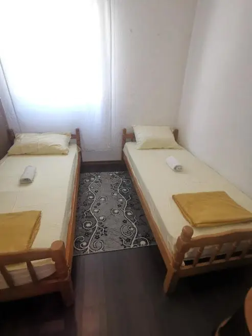 Hostel Raft Neretva