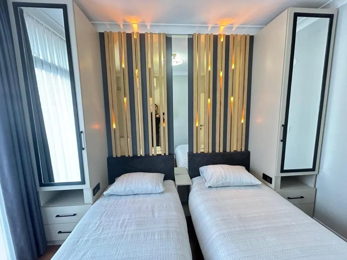 Roni Apartments, Close to the metro and parking