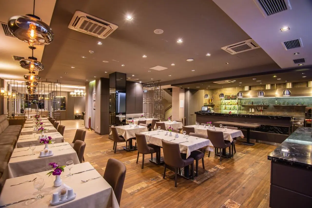 City Avenue Hotel