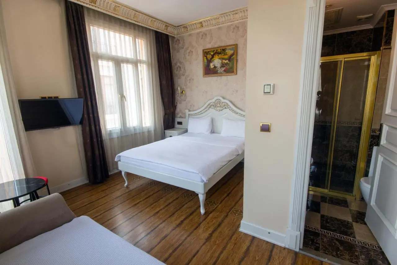 IQ Hotel