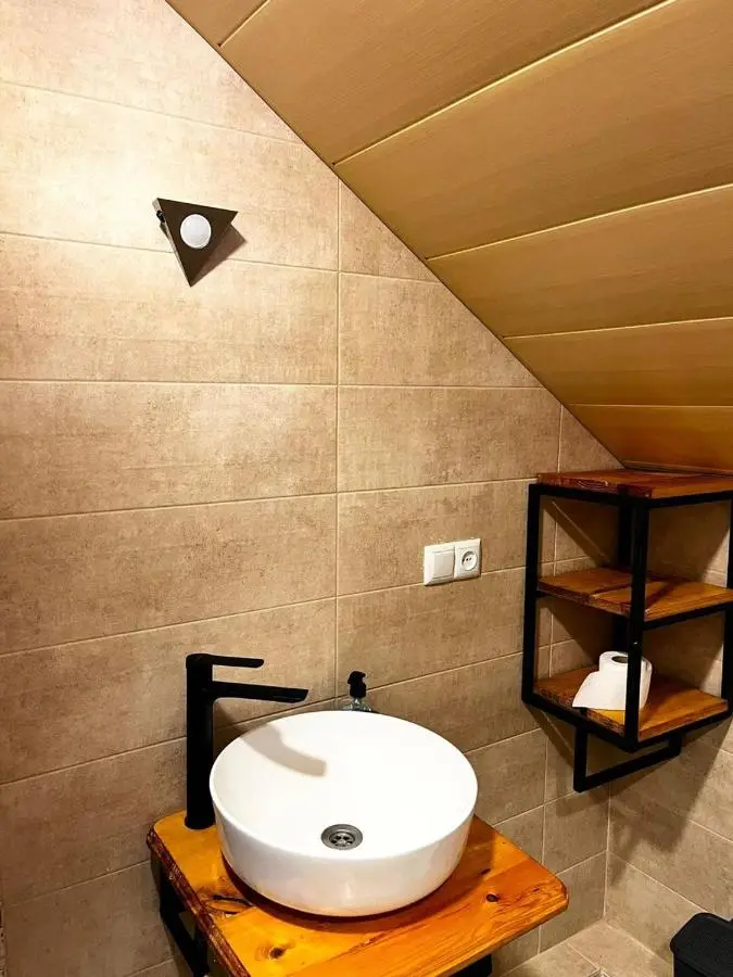 Nino & Irodi's Guest House