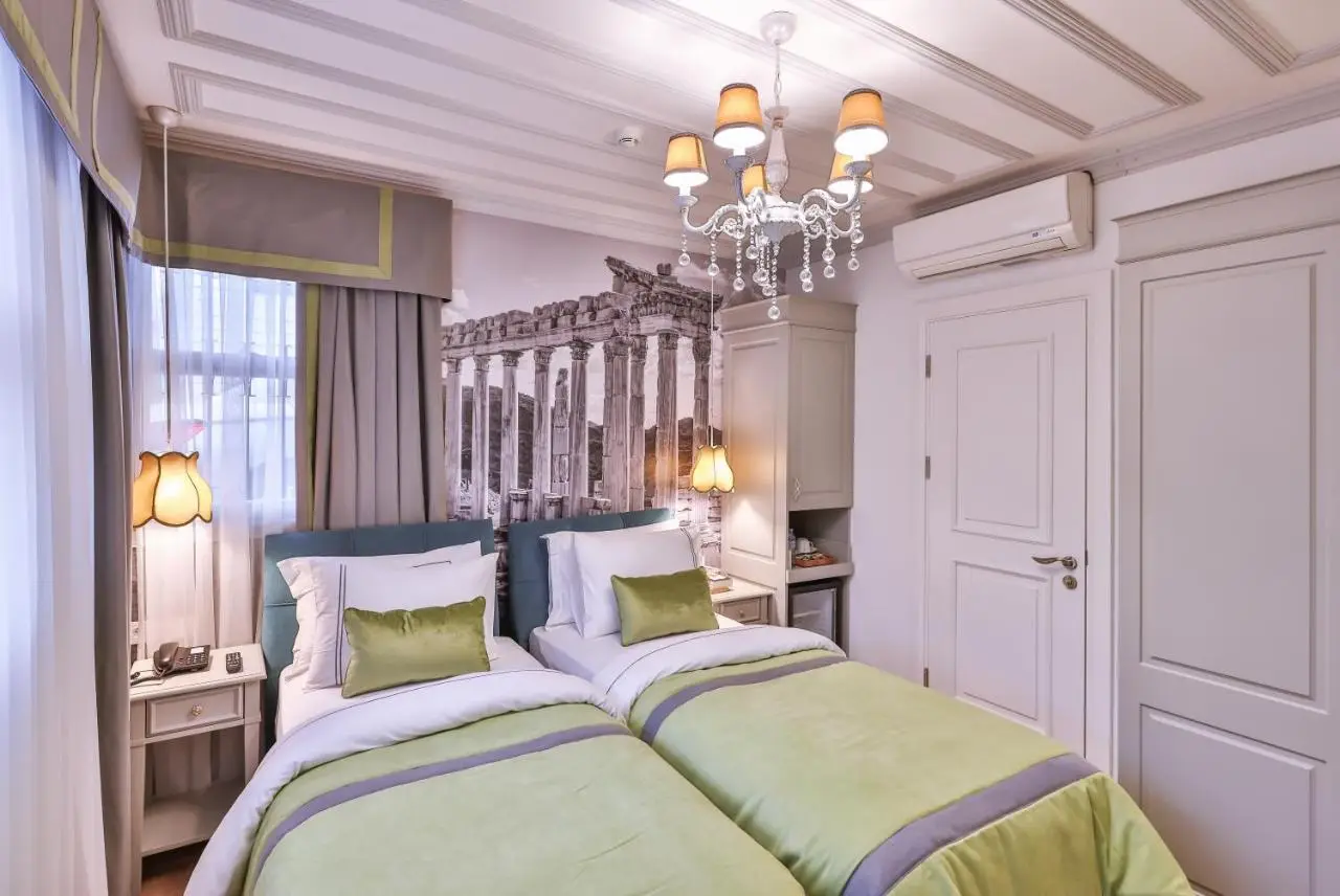 9 Doors Hotel