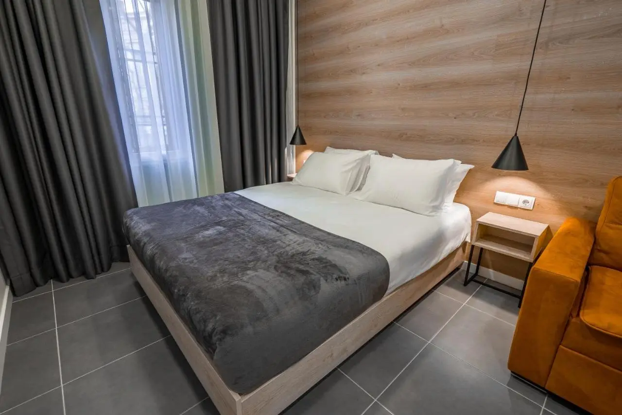 8 Rooms Apartotel On Meidan