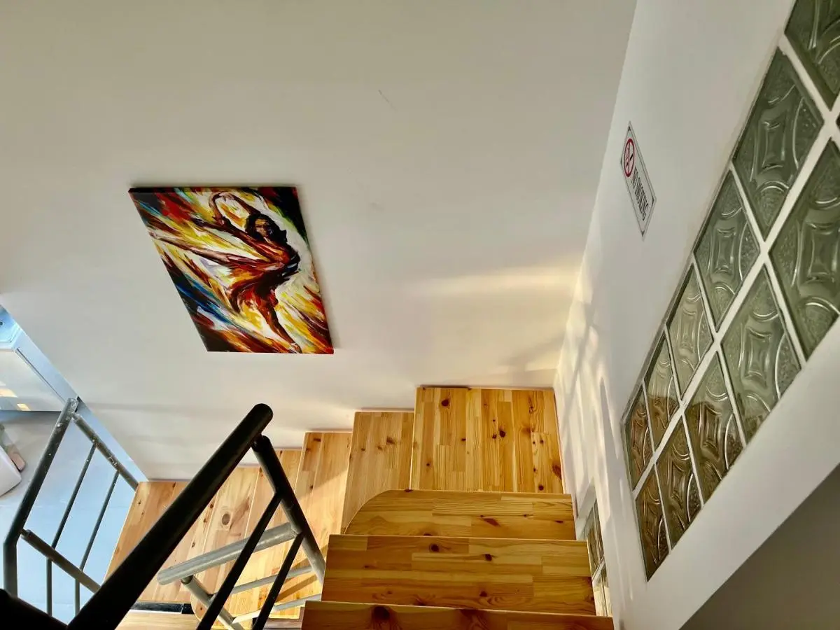 Shkreli Private Entrance Duplex Apartment , Partial Sea View, 3 min from the beach