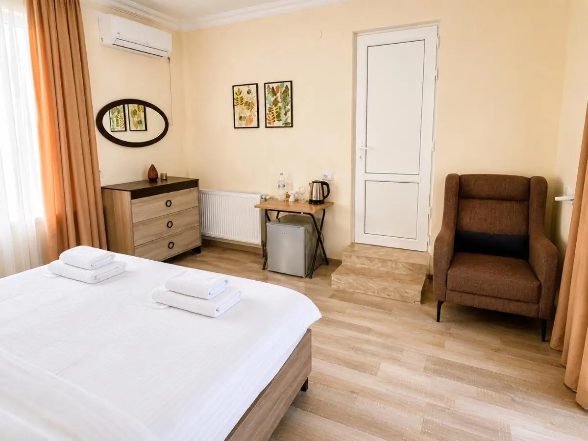 Lia's Guest House