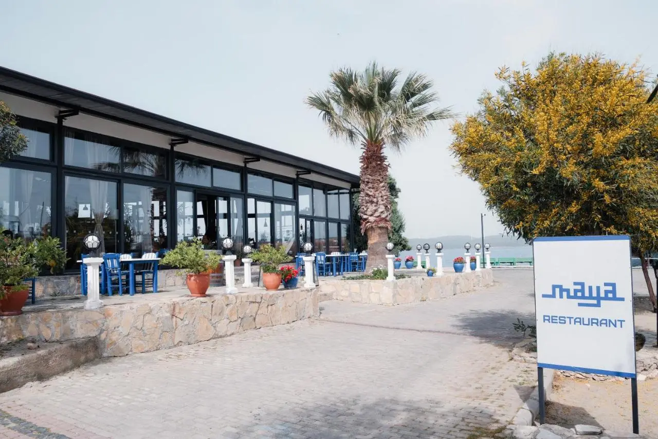 Maya Bistro Hotel & Beach