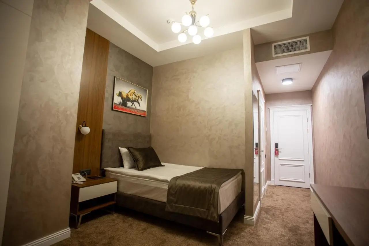 Leon Hotel Spa Ganja