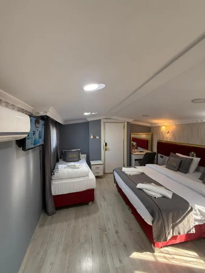 RHYTHM HOTEL