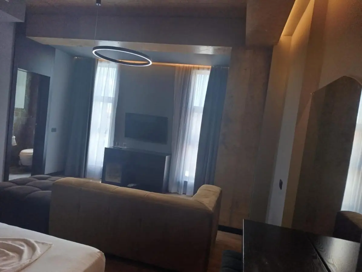 Toka Hotel Restaurant
