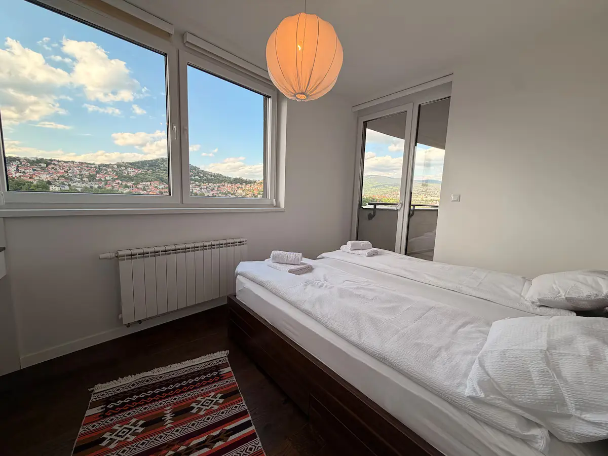 Spacious Apartment with Stunning Views & Many Beds
