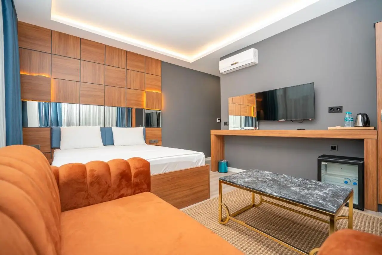 Center Suite