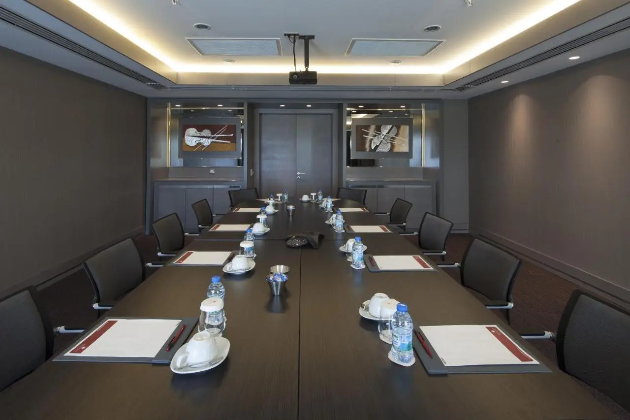 Ramada Hotel & Suites by Wyndham Izmir Kemalpasa