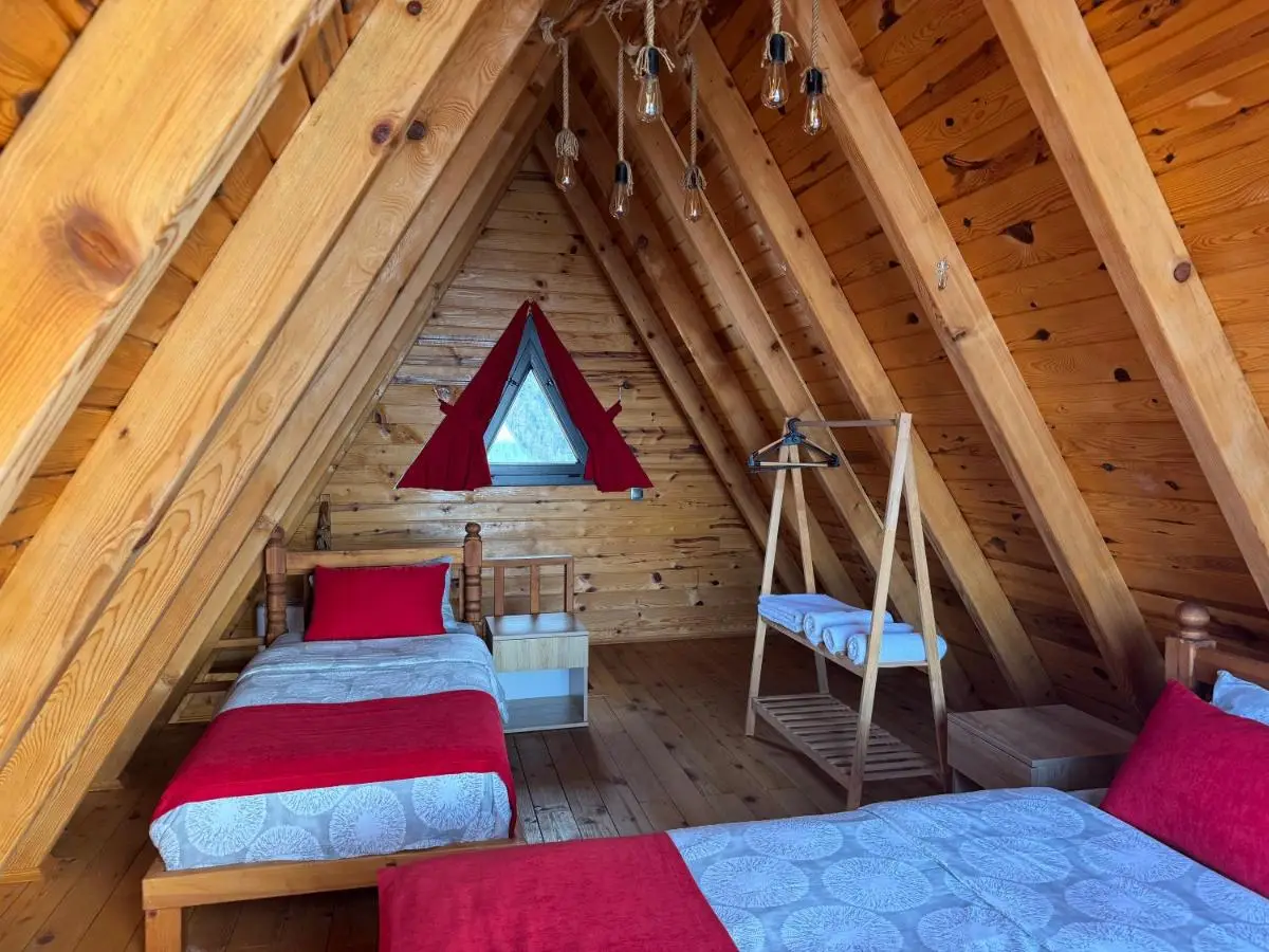 Cela Zeni Suit Bungalov