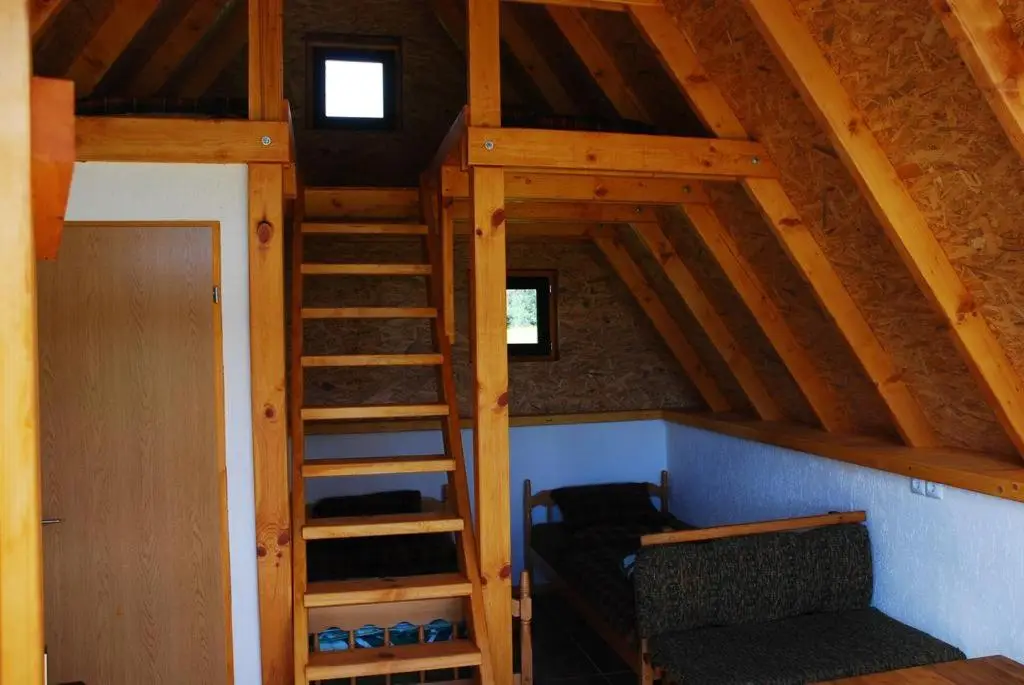 Mountain bungalows and a Hobbit House - Jazavčije Rupe