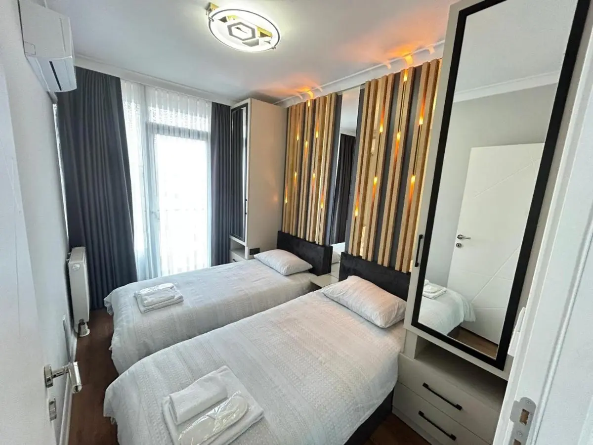 Roni Apartments, Close to the metro and parking