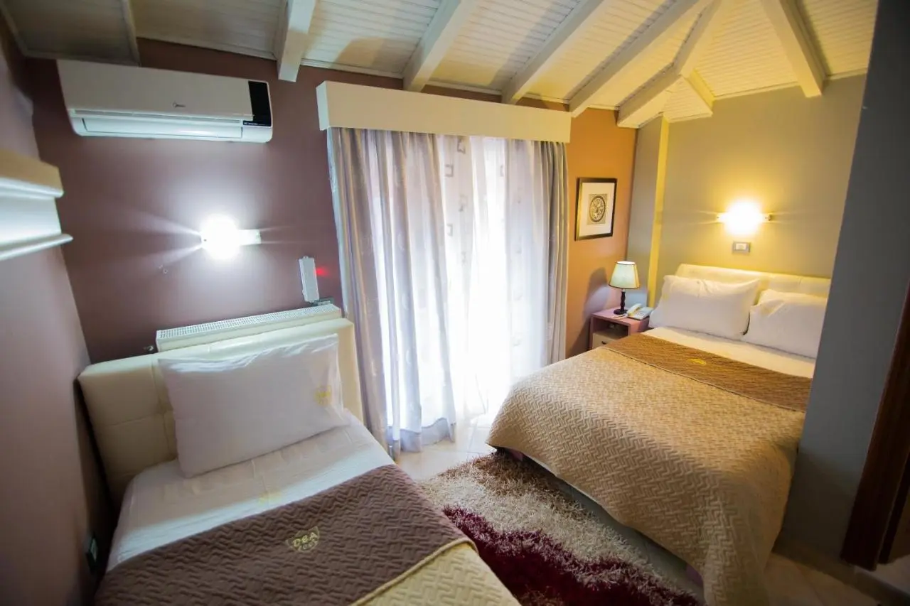 DEA Hotel 2002