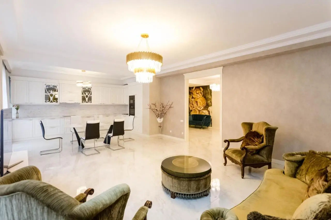 2 Bedroom Deluxe Apartment In The City Center