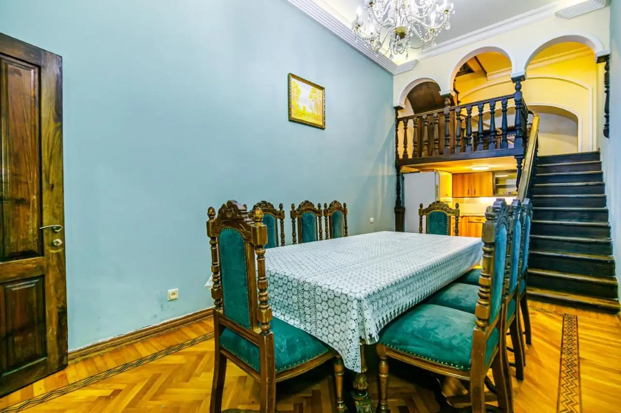 Targovu 4 Room Malakan Garden