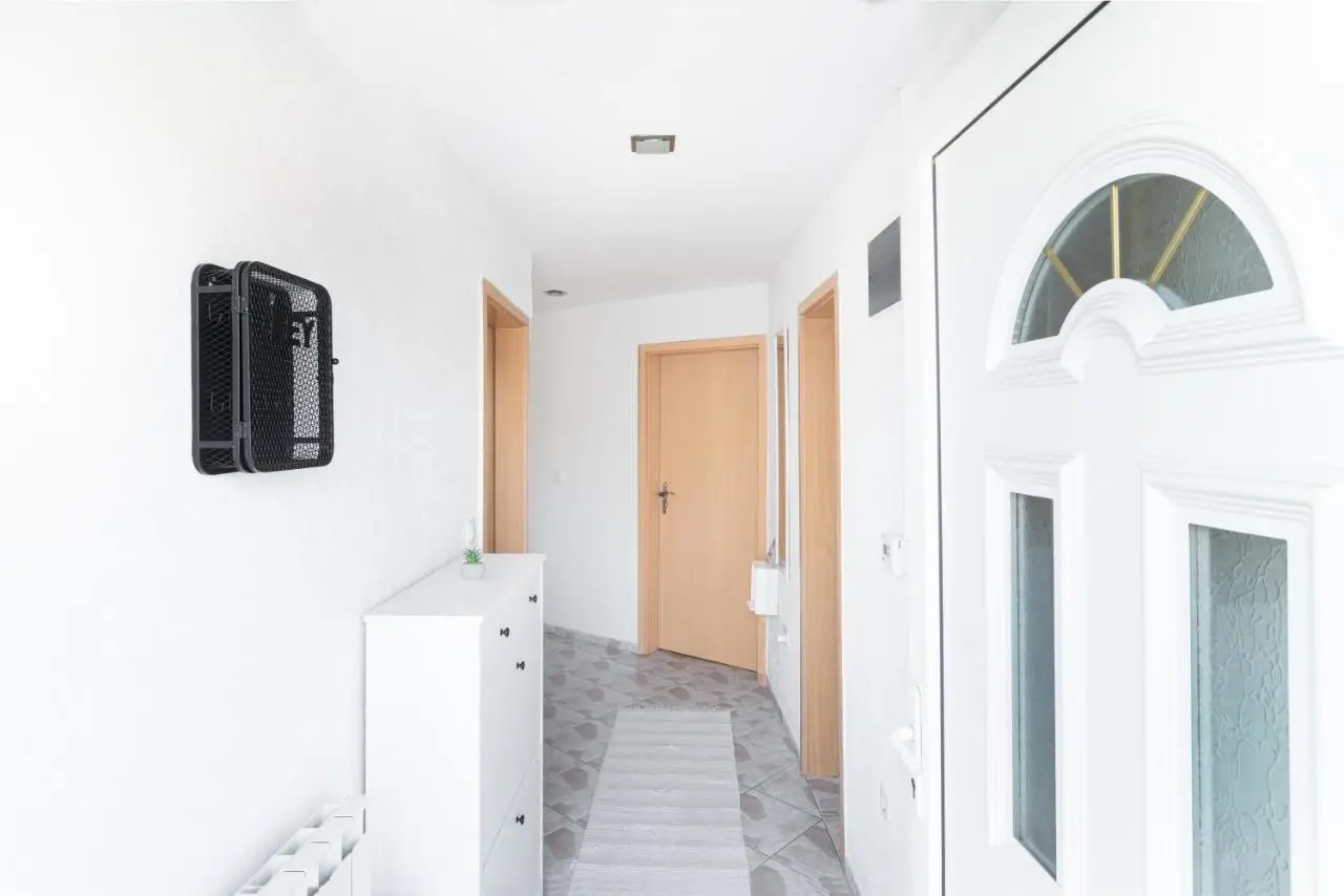 Bright&Cozy flat+balcony near Airport FREE Parking