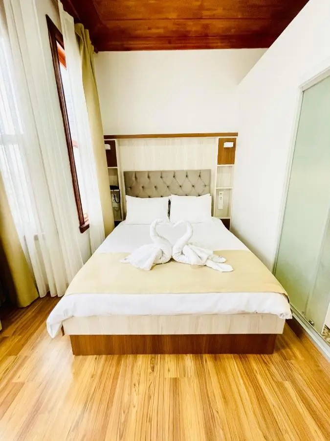 QONAQ HOTEL & SUITES