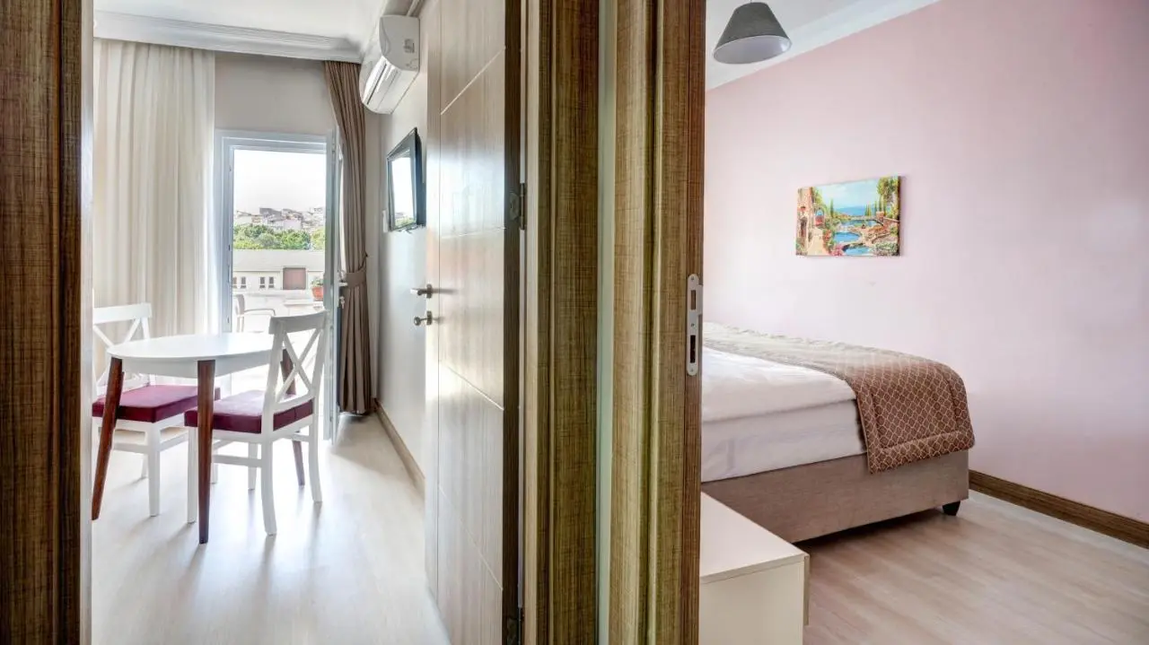 SEVEN ROSES APART HOTEL
