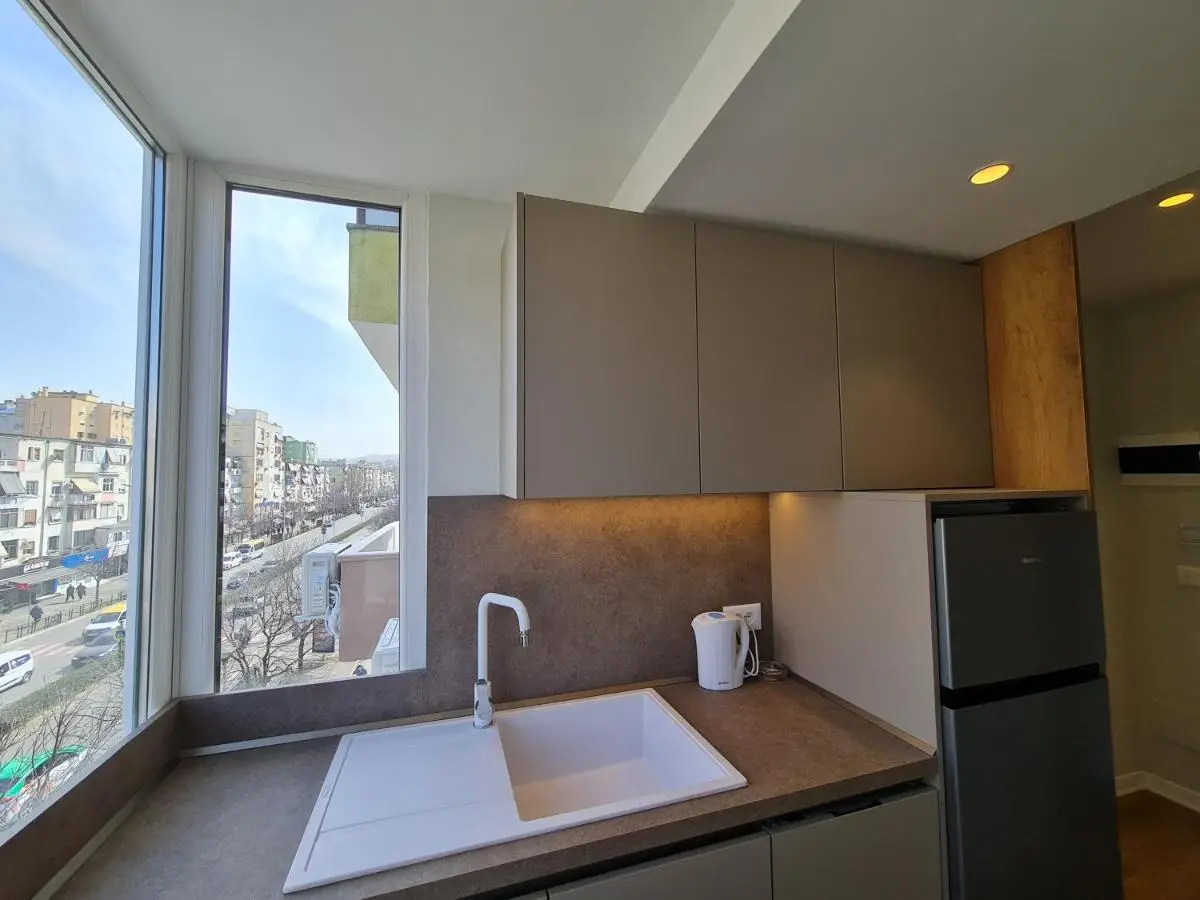 Adore - Modern Studio