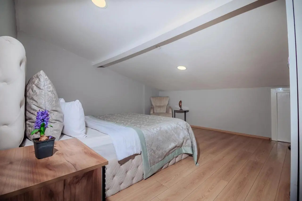 White Moon Suites