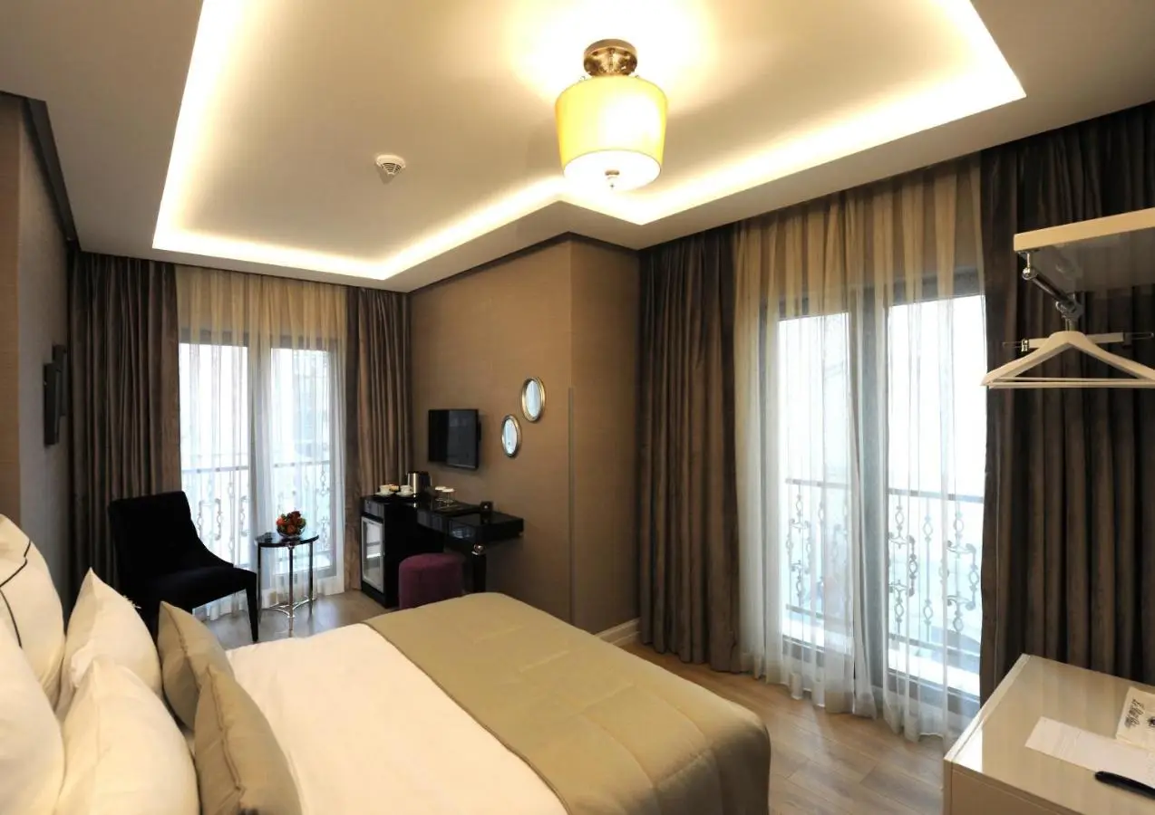 Le Petit Palace Hotel - Special Category