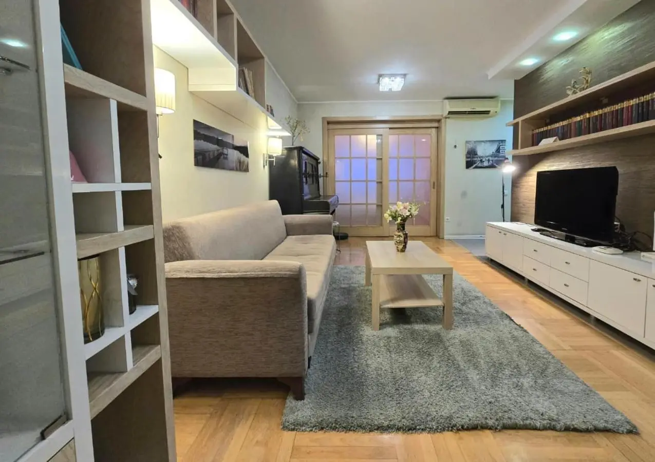 Explore Old Tbilisi, 3BR Apartment for 5, Walk to All