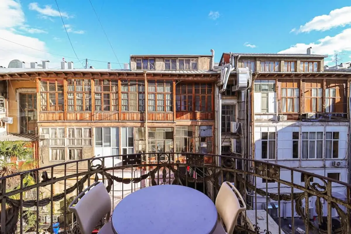 1-BR Apt in Central Tbilisi by Wehost