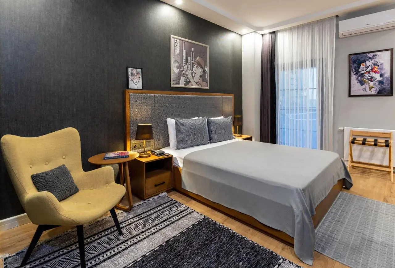 SALA SUITES