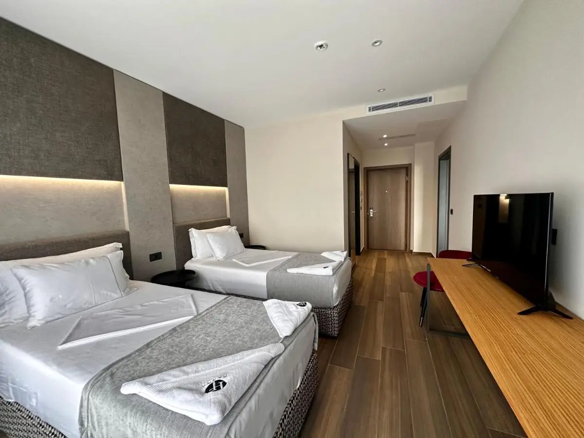 Frojd Kune Resort & Beach Hotel