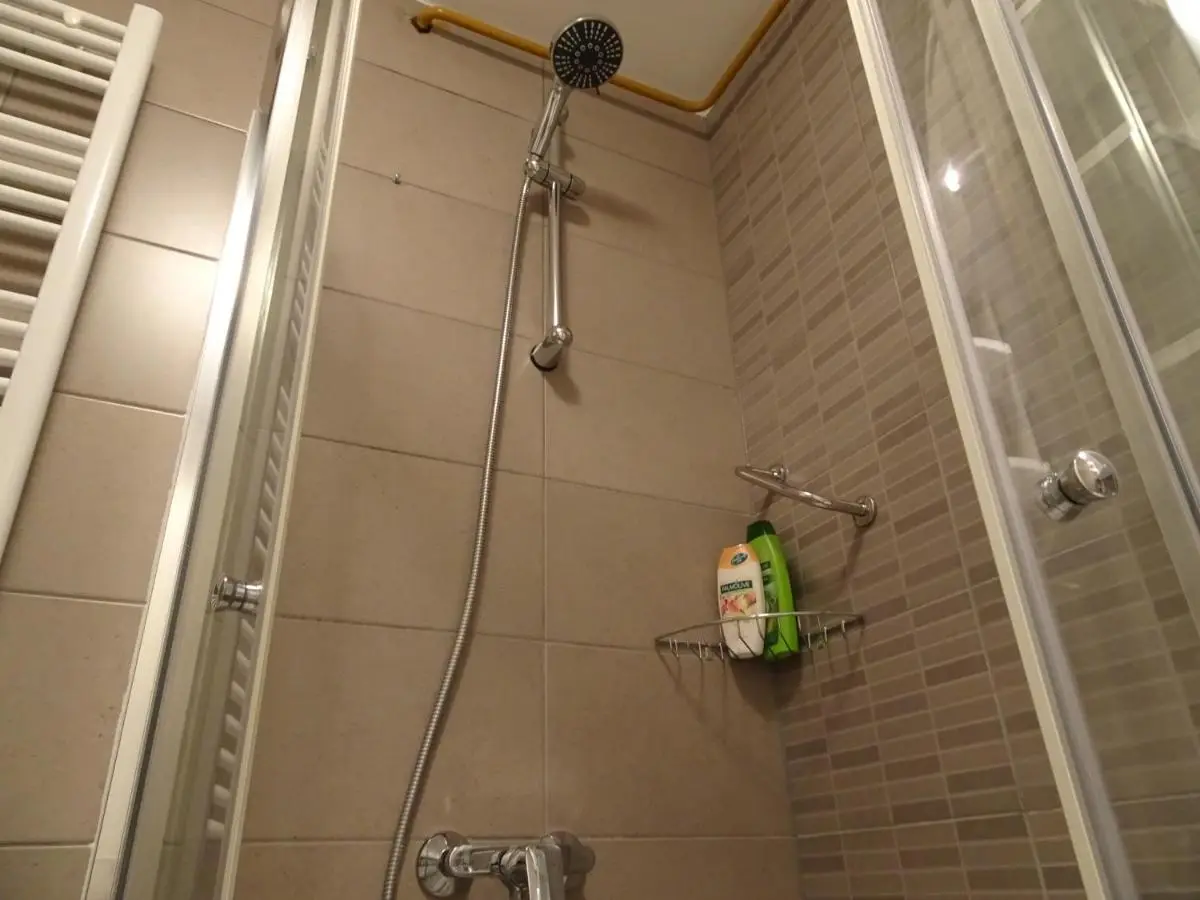 Quiet Apartment in City Center, Free Private Parking