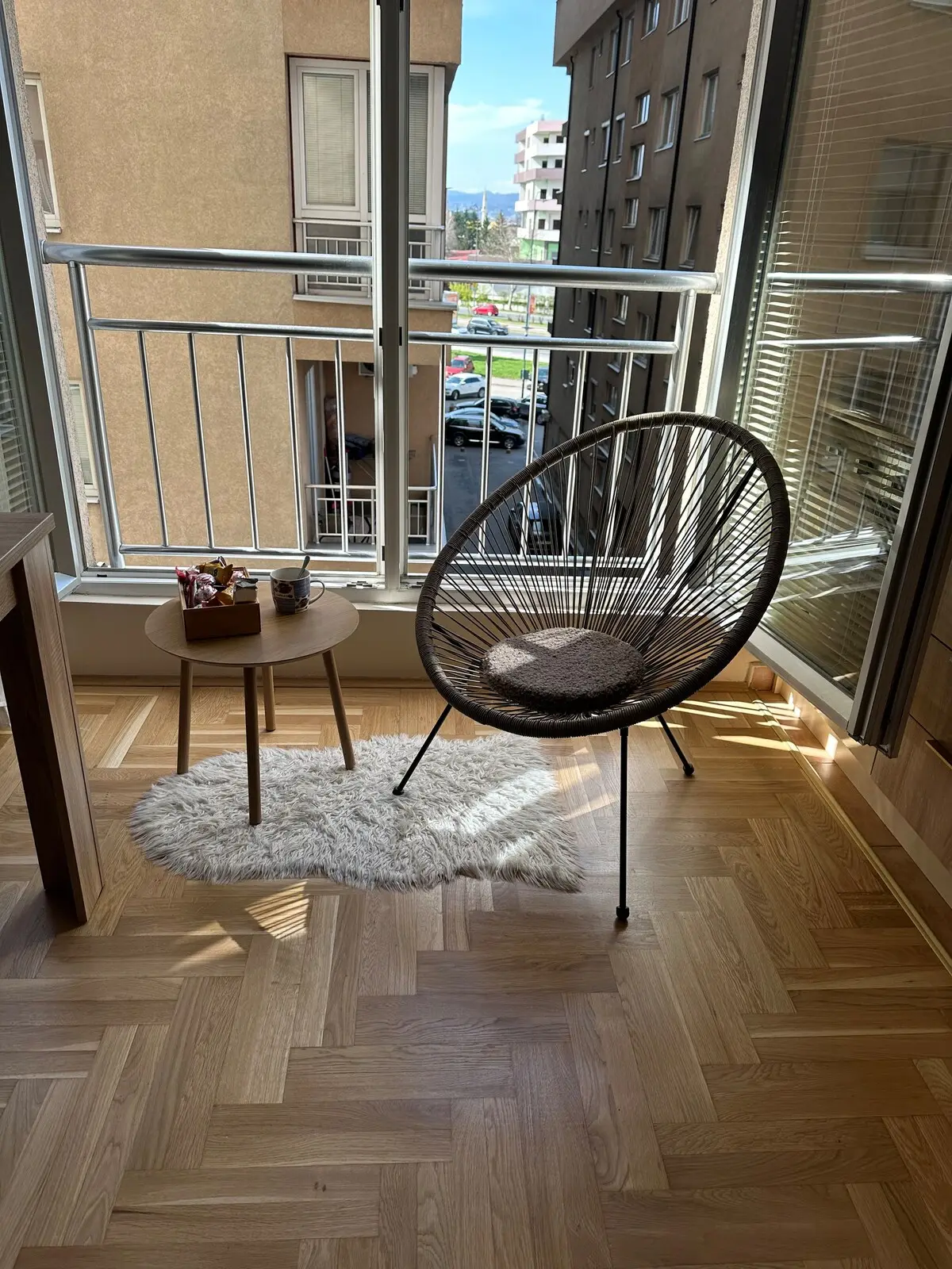Studio near the airport, tram and bus