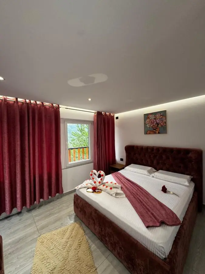 Thethi Paradise Hotel & Restaurant