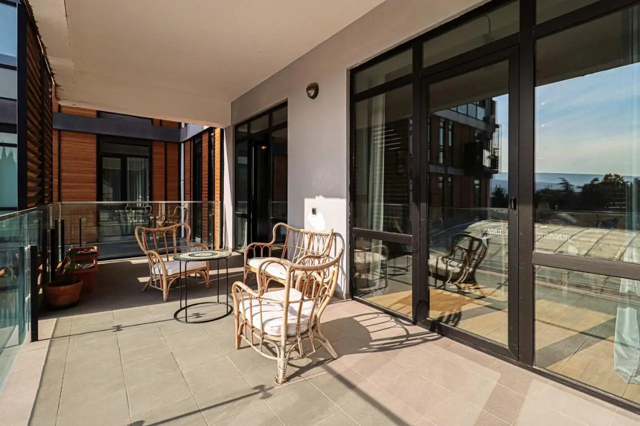 Wehost Apartment - On-site Pool & Gym - Not Included