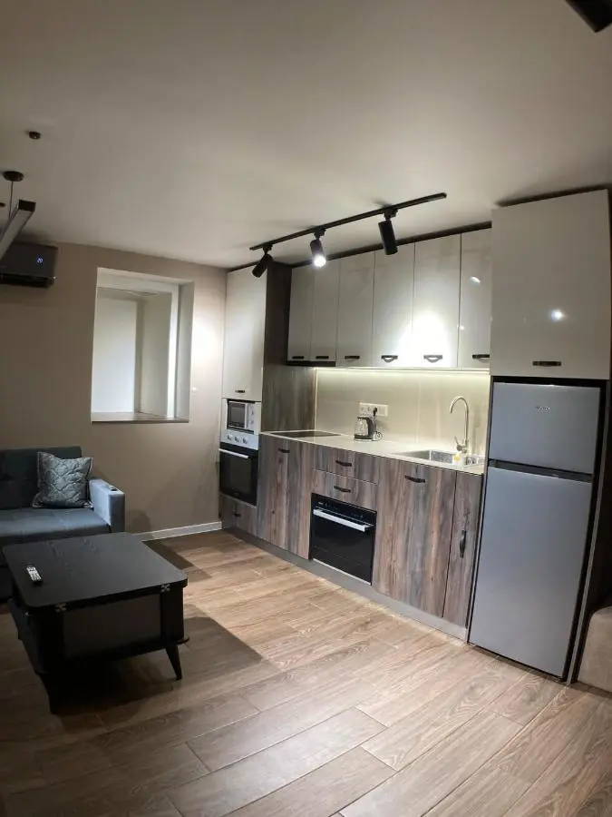 A cozy and comfortable semi-basement apartment