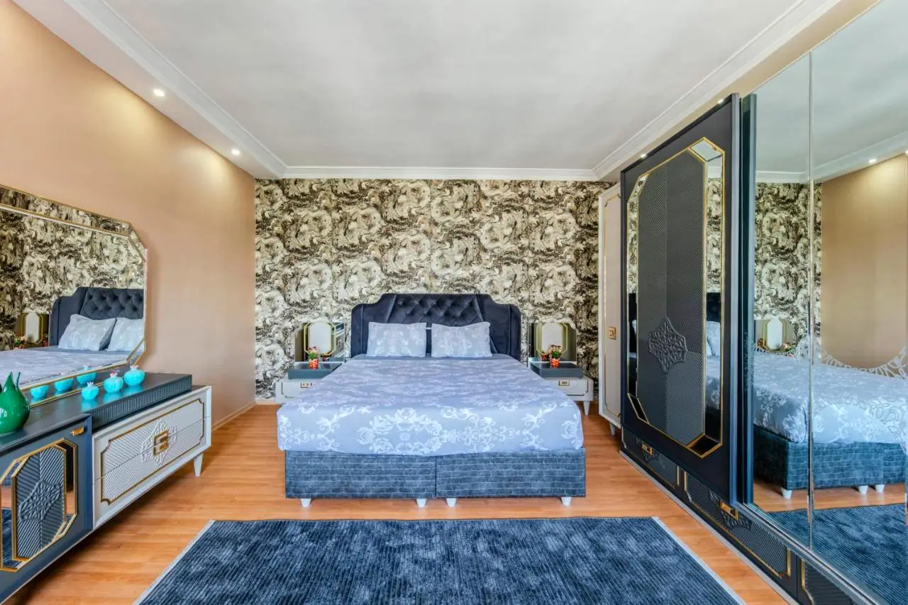 Palas Apartments