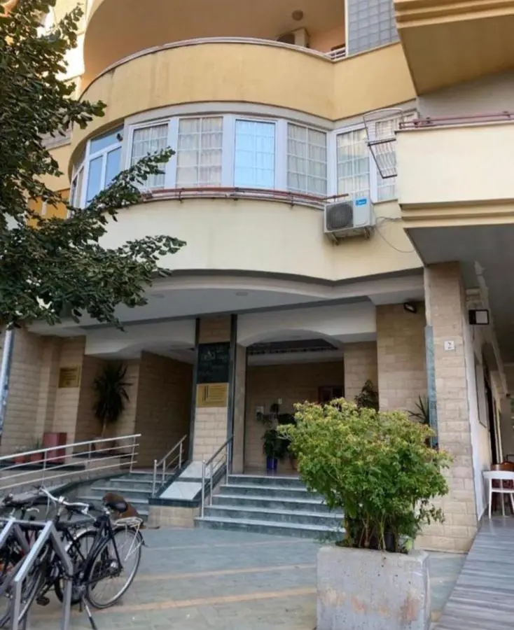 Urban Charm Apt With Jacuzzi