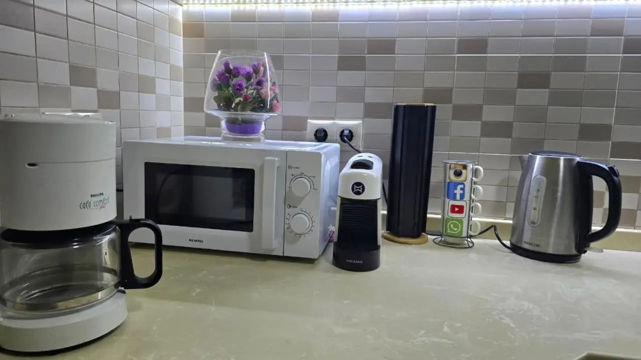 Explore Old Tbilisi, 3BR Apartment for 5, Walk to All