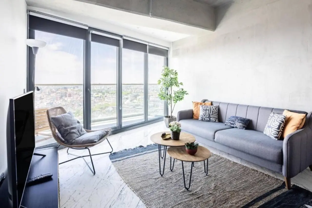 Gorgeous Modern 1BD Condo Views w PoolGym! #255
