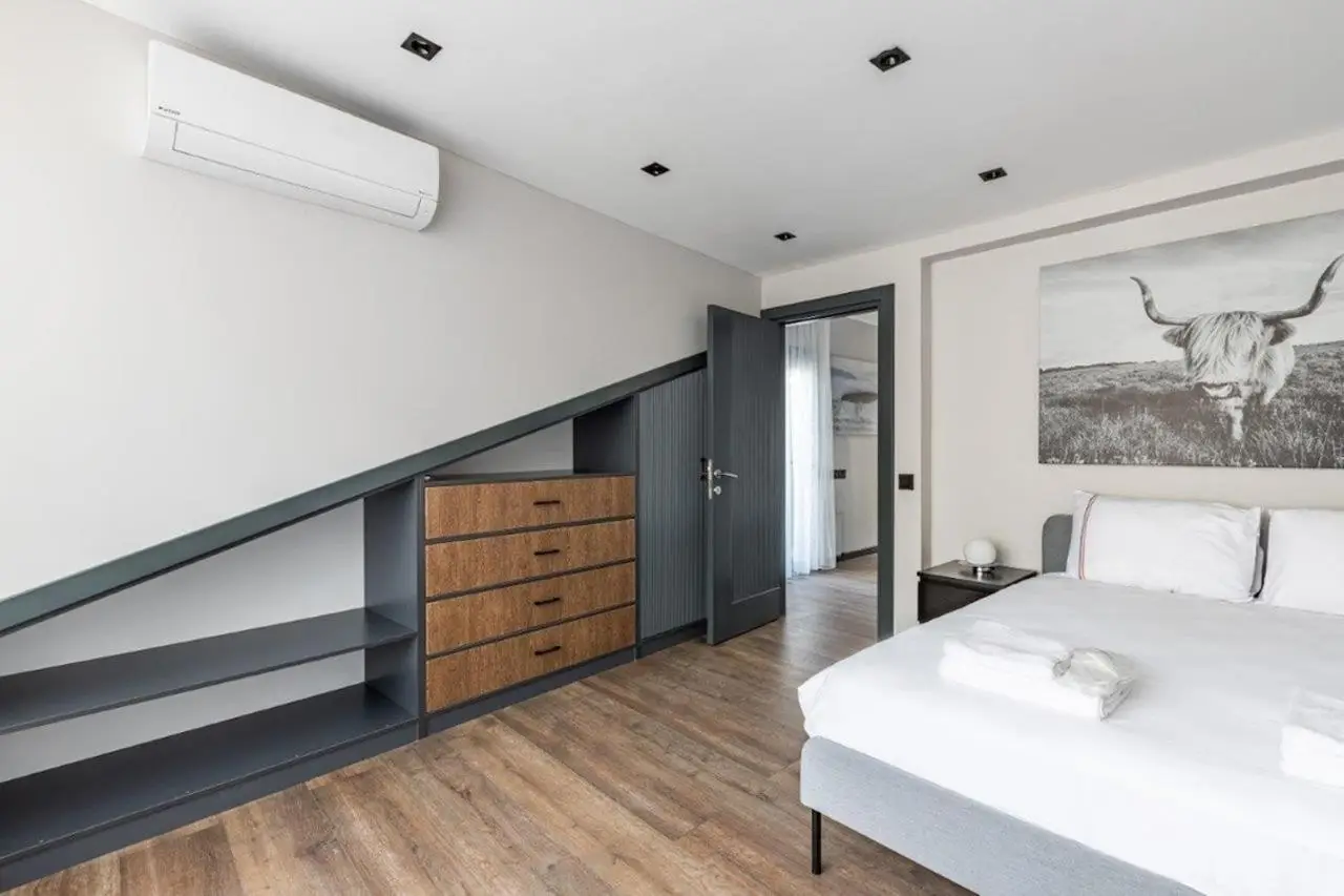 Duplex Penthouse wparking 3BD2Bath Views! #340