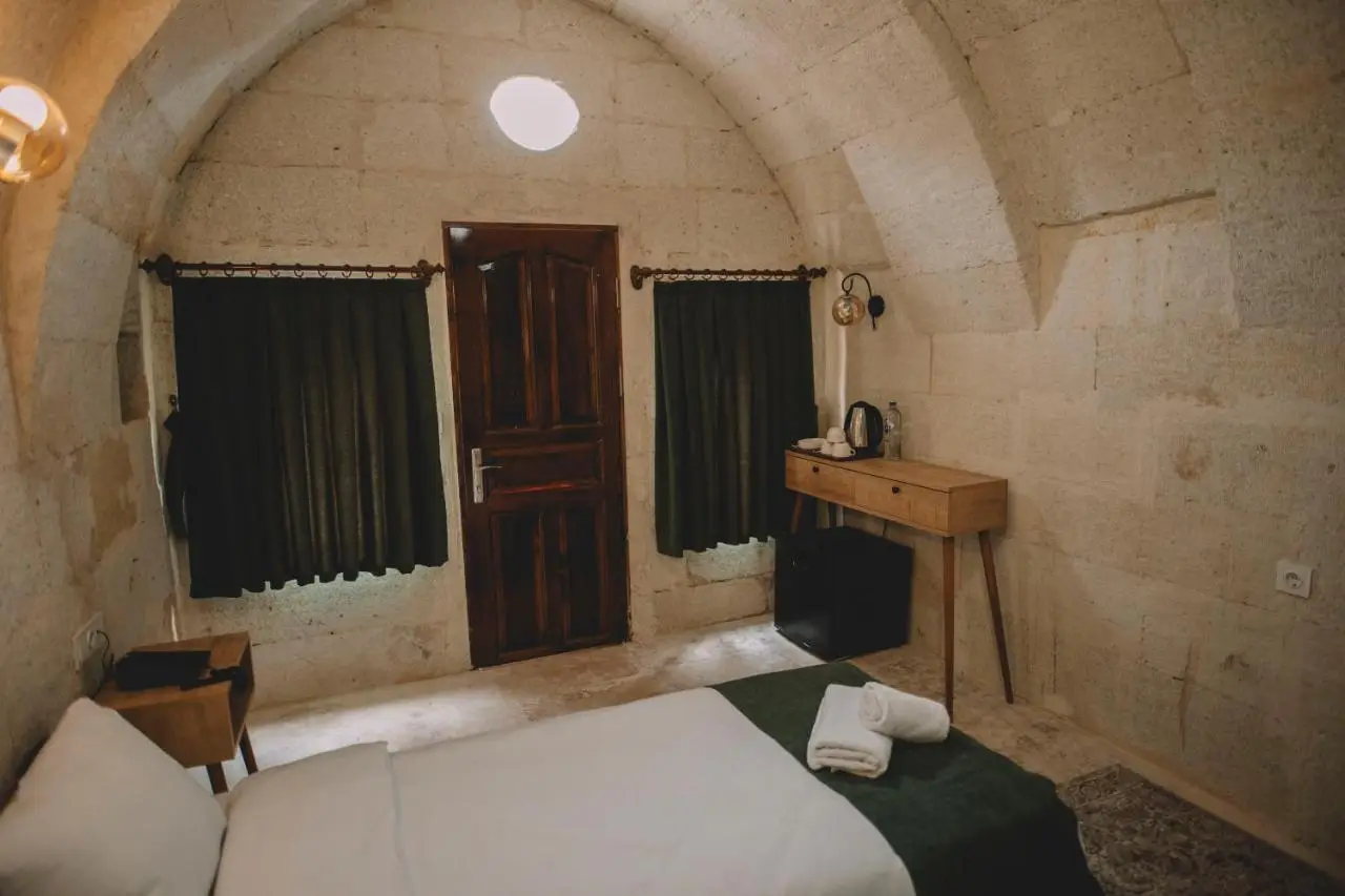 DAPHNE CAVE HOTEL