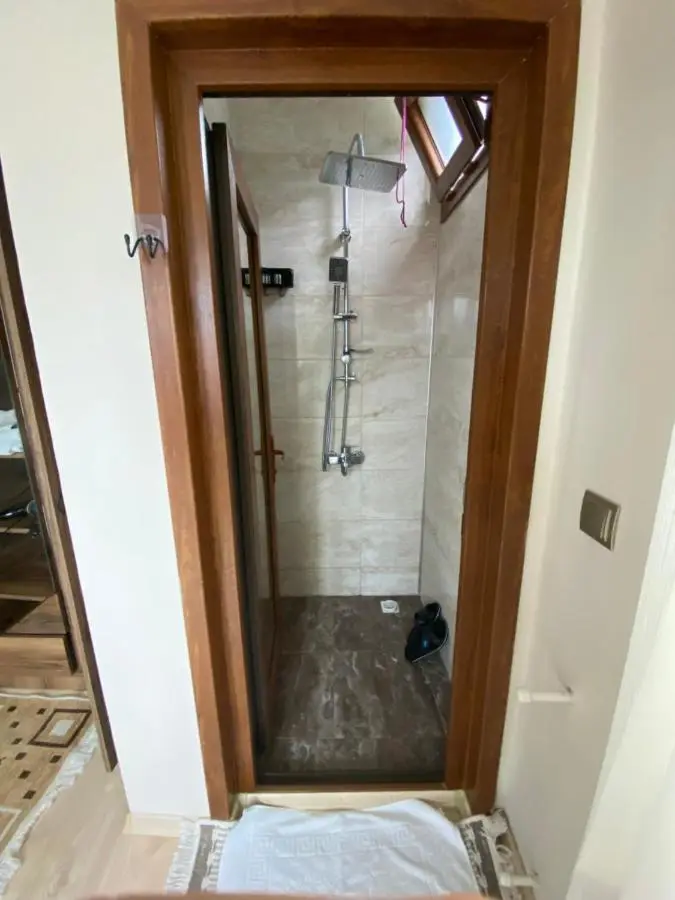 Komilo Homes - Functional Modern Suite