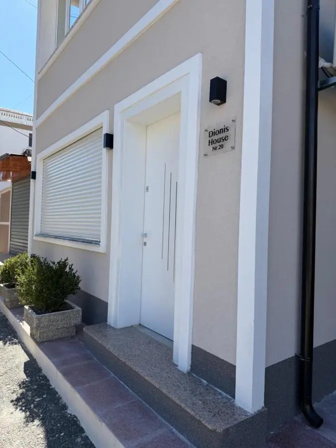 Dionis House